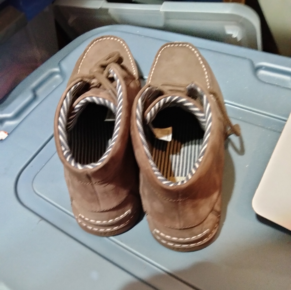 Men's UGGs - Picture 2 of 5